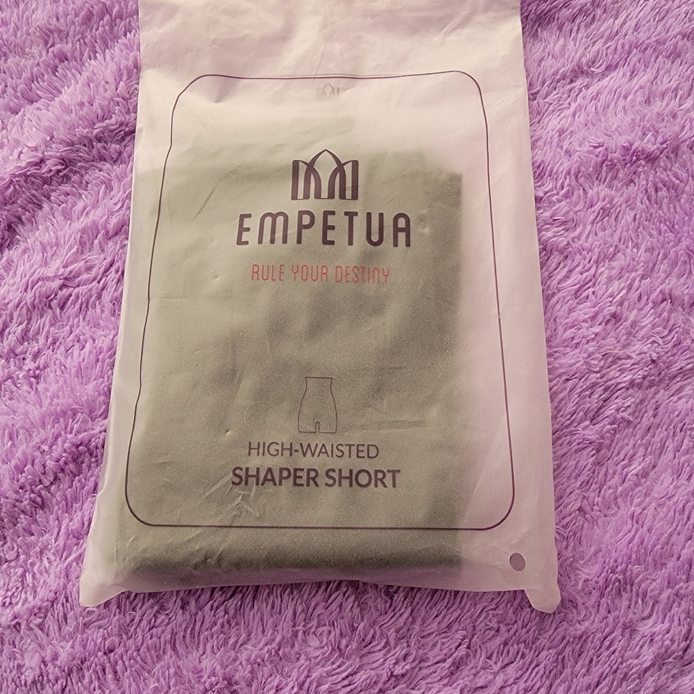 Empetua High-Waisted Shaper Short